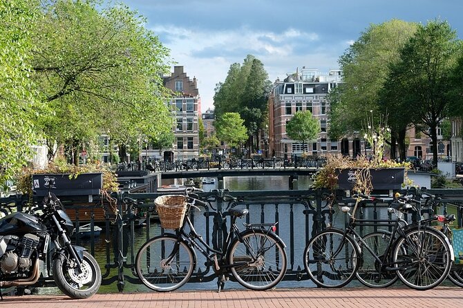 Bruges Tour from Amsterdam - Meeting the coach at Amsterdam Central Station