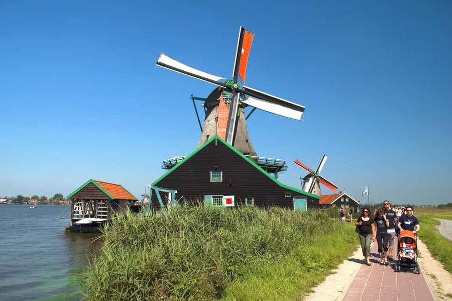 Brussels: Holland Keukenhof & Kinderdijk Guided Day Tour - The morning ride from Brussels