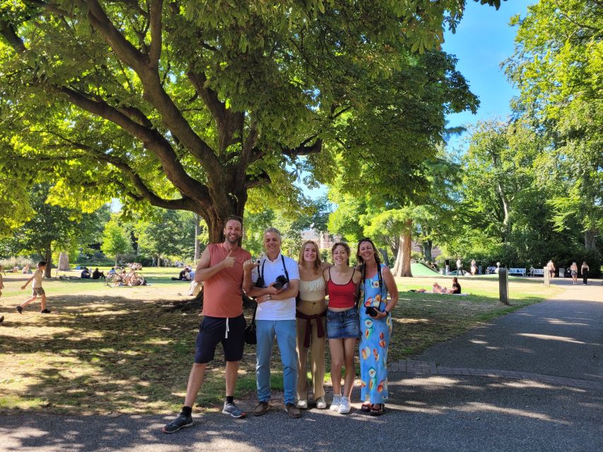 Centre The Hague On Foot with Wonderful Storyteller - 2hr - Binnenhof and the Dutch seat of government