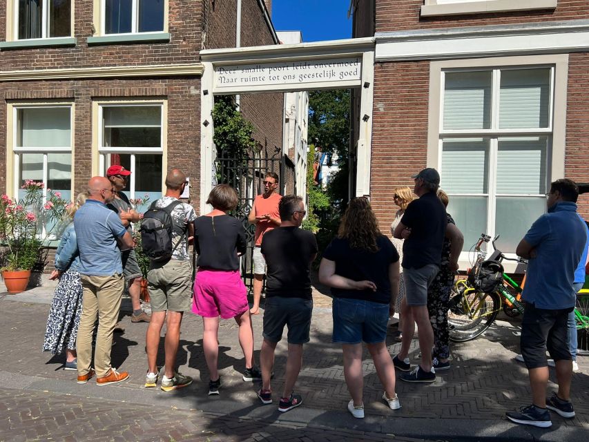 Centre The Hague On Foot with Wonderful Storyteller - 2hr - Starting at Paviljoensgracht 131