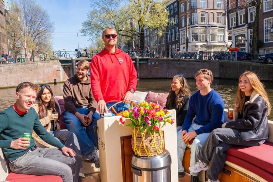 CHEESE AND DRINKS TOUR: A TASTE OF AMSTERDAM ON THE CANALS - Boarding beside the Oudezijds Voorburgwal