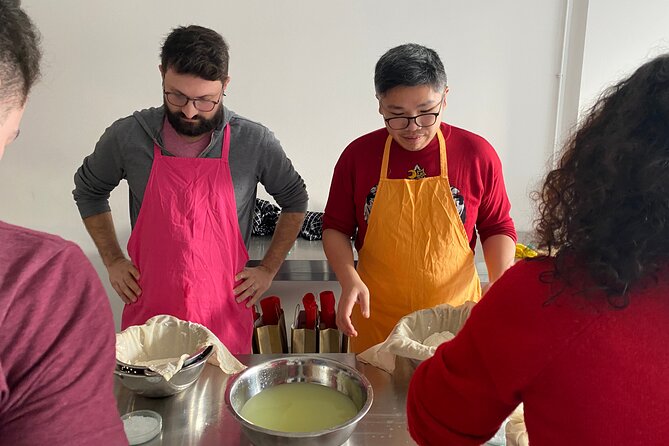 Cheese making workshop next to De Hallen, heart of Amsterdam - Tasting homemade cheese with spices and herbs