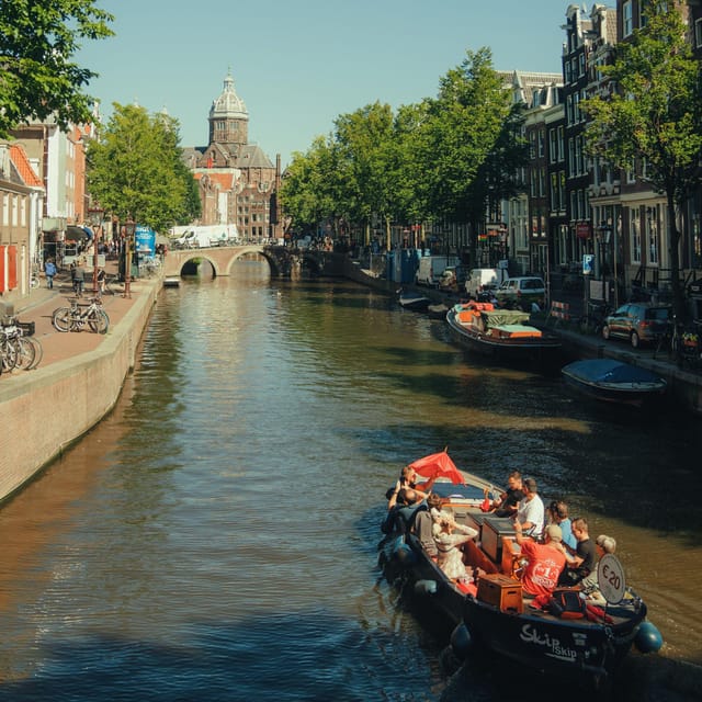 COZY AND FUN CANAL TOUR: A UNIQUE JOURNEY THROUGH AMSTERDAM - Why the electric boat changes the ride
