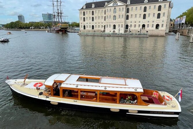 Cruise Amsterdam like a Local — Small Group 12 pax - Drinks, snacks, and the social side