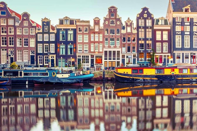 CULTURE Cultural city tour - Canals, religion, monarchy, and culture in one route