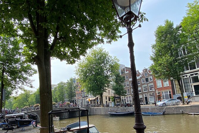 CULTURE with bite, culinary city tour - Brief stops at Nieuwe Kerk and the National Monument