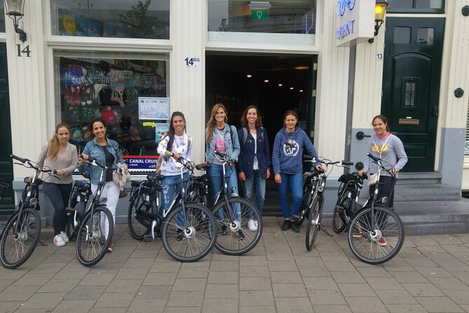 Daily group bike tour in Spanish. - Oud West: cafés and a change of pace