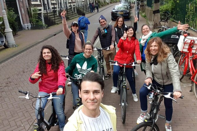 Daily group bike tour in Spanish. - Vondelpark: two kilometers without a hard climb