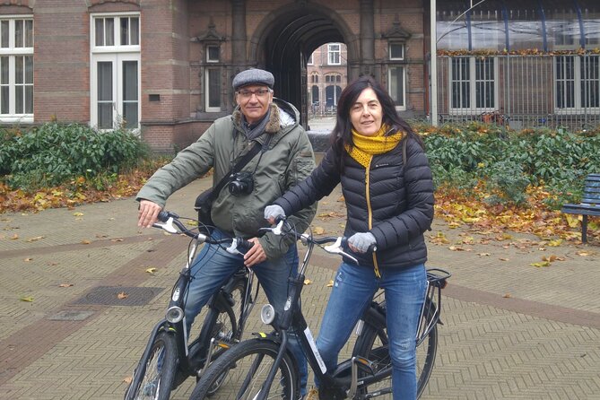 Daily group bike tour in Spanish. - Museum Square: the Van Gogh Museum and Rijksmuseum