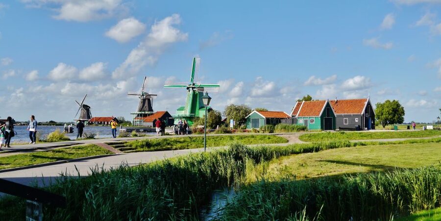 Day Trip to Zaanse Schans, Volendam and Marken - Volendam brings fishing-village character
