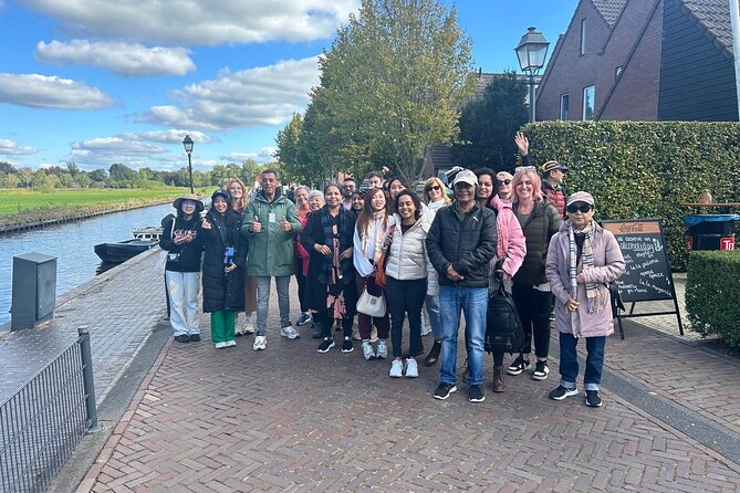 Daytrip Tour from Amsterdam to Zaanse Schans and Giethoorn - Who should book this day trip?