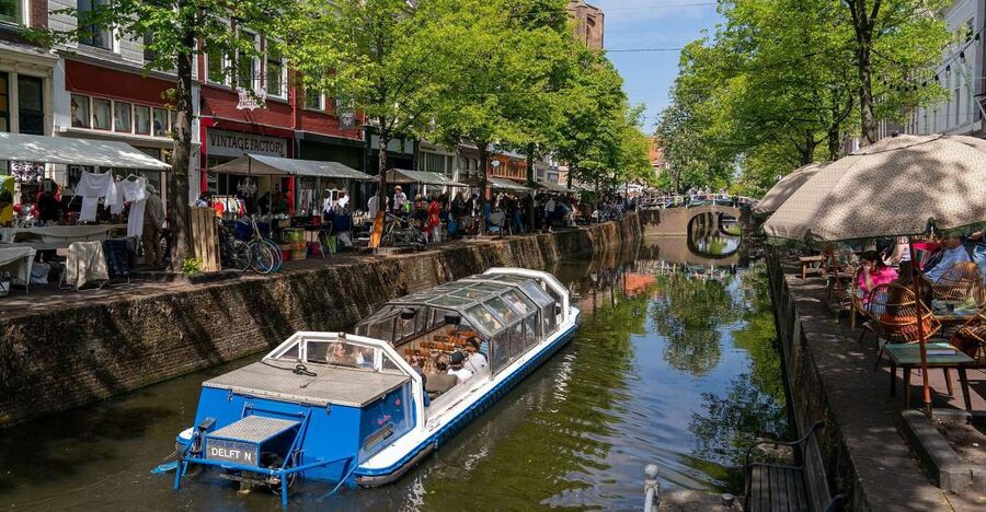 Delft: Canal Cruise with Guided Commentary - Canal houses, churches, and the old center