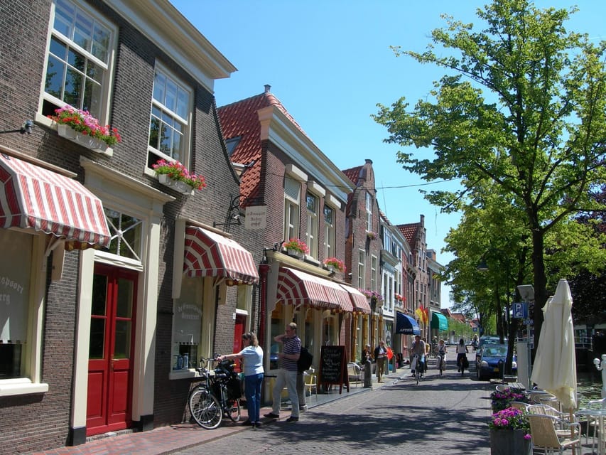 Delft: City Center Walking Tour - The guides and the tone of the walk