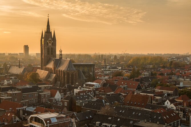 Delft: City Walk with Audio Guide in 7 Languages on your Phone - The Oude Kerk and its famous lean