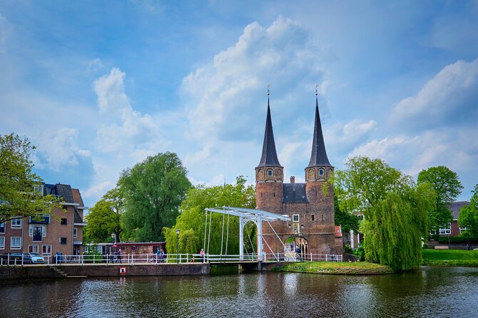 Delft: City Walk with Audio Guide in 7 Languages on your Phone - Oostpoort, the best photo stop