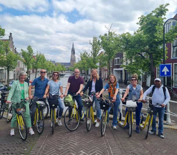Delft - Step/scootertour in and around the city - Returning through the Markt and the Old Church