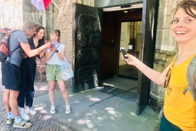 Discover Leiden with a self-guided Outside Escape city game tour! - Doelenpoort: solve a clue at a seventeenth-century gate