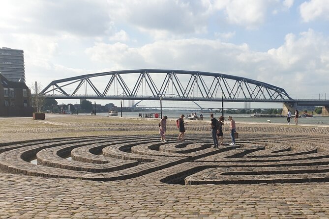 Discover Nijmegen with an Outside Escape city game tour! - A city tour built around a flood emergency