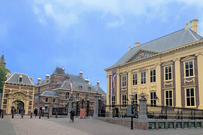 Discover The Hague with a self-guided Outside Escape city tour - Starting at Plein and reaching the courtly Hofvijver