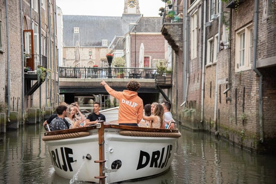 Dordrecht: City Canal Cruise - The Groothoofd option and the city gate