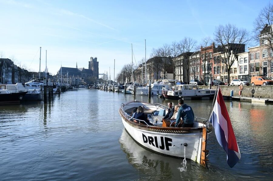 Dordrecht: City Canal Cruise - Open boats, rain covers, and onboard drinks