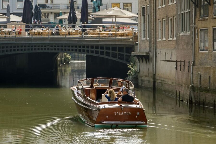 Dordrecht: City Walking Tour with Boat Ride - Small details that can improve the experience
