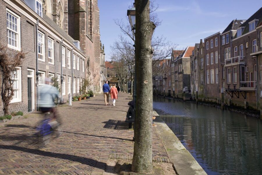 Dordrecht: Dark History Tour - Meeting at Hallo Dordrecht on Voorstraat