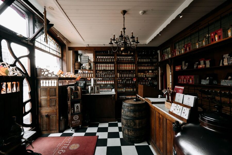 Dordrecht: Distillery Tour with Dutch Gin & Genever Tasting - Entering Rutte’s Dordrecht distillery