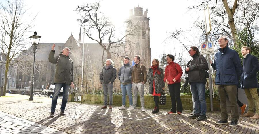 Dordrecht: Highlights and Hidden Gems Walking Tour - The guide’s style and language choices
