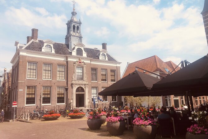 Dreamy Dutch Villages Tour: Giethoorn, Zaanse Schans & More - What the small group changes