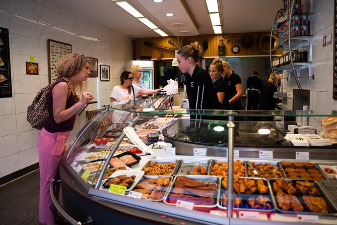 Dutch Street Food Tour on Amsterdam Market - Group Size, Timing, and Market Comfort
