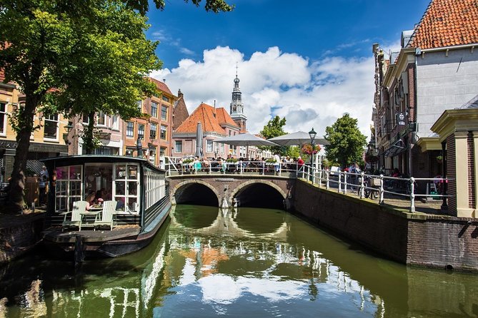 e-Scavenger hunt Alkmaar: Explore the city at your own pace - Mills, beer, and old courtyards