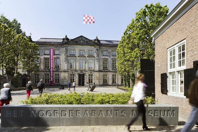 e-Scavenger hunt Den Bosch: Explore the city at your own pace - Sint-Janskathedraal: a major landmark with visual clues