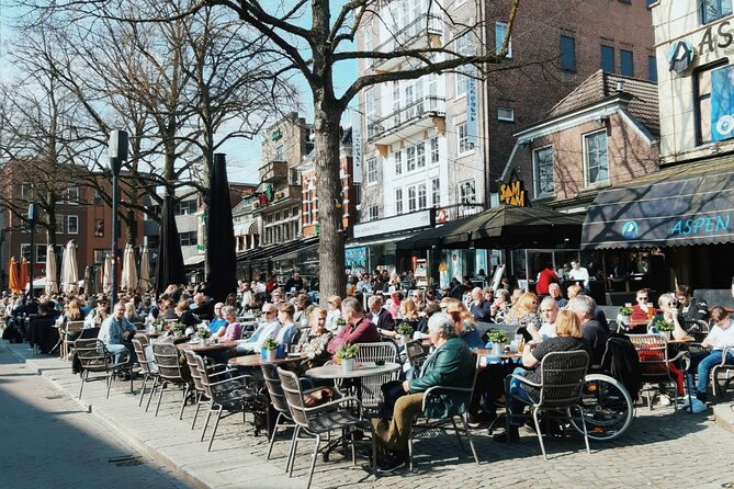 e-Scavenger hunt Enschede: Explore the city at your own pace - Churches, the market square, and the city fire