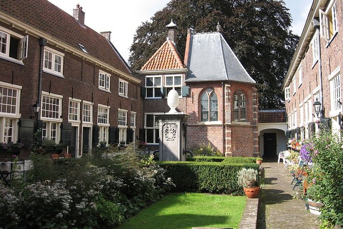 e-Scavenger hunt Haarlem: Explore the city at your own pace - Small churches, a library, and the Grote Markt