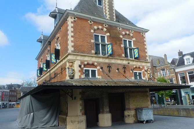 e-Scavenger hunt Leeuwarden: Explore the city at your own pace - Churches, streets, and smaller city sights