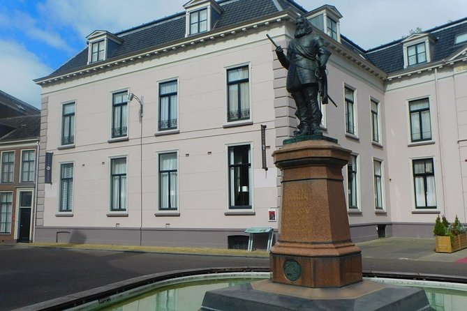 e-Scavenger hunt Leeuwarden: Explore the city at your own pace - Canals, trains, and the final stretch