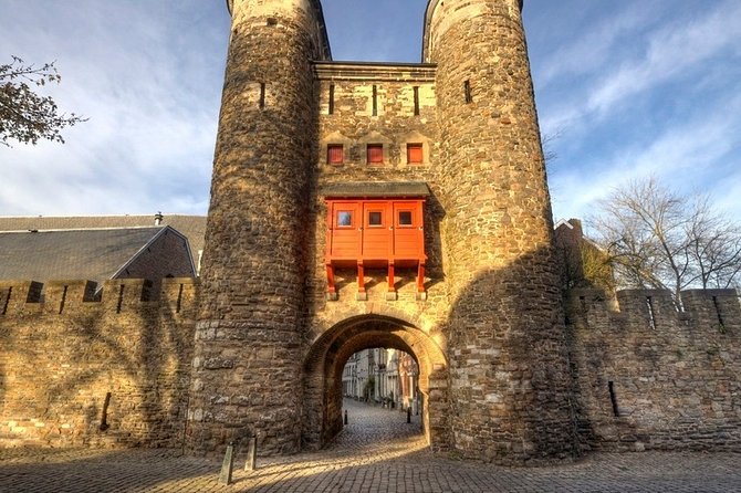 e-Scavenger hunt Maastricht: Explore the city at your own pace - Helpoort, the basilica, and Maastricht’s southern quarter
