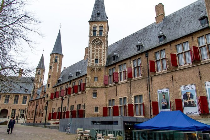 e-Scavenger hunt Middelburg: Explore the city at your own pace - Town Hall and Koorkerk finish the route