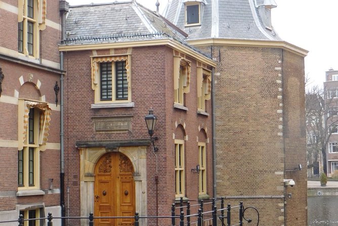 e-Scavenger hunt The Hague: Explore the city at your own pace - Language choices and ease of play