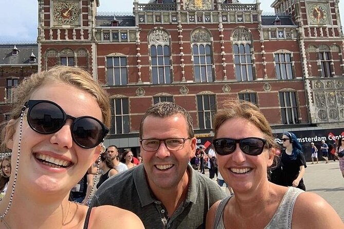 e-Scavenger hunt Tiel: Explore the city at your own pace - Sint-Maartenskerk rising above the center