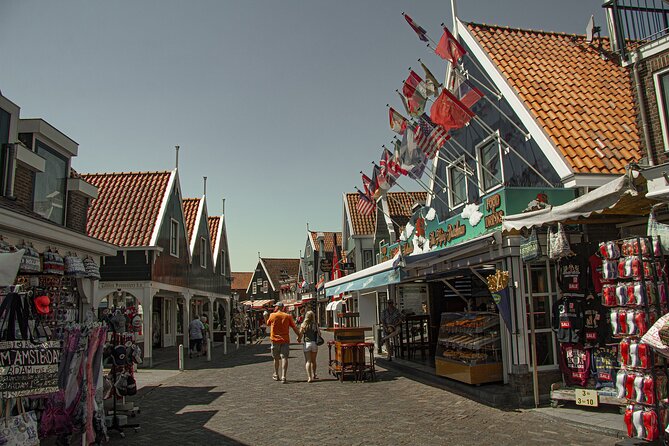 e-Scavenger hunt Volendam: Explore the city at your own pace - Why the Wooden Shoe Factory is a highlight