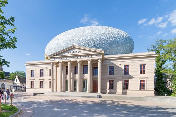 e-Scavenger hunt Zwolle: Explore the city at your own pace - Odeon Theater and Sassenpoort
