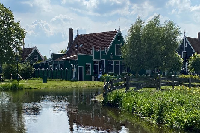Escape Amsterdam: E-Bike to Zaanse Schans Windmills & Zaandam - What the e-bike ride feels like