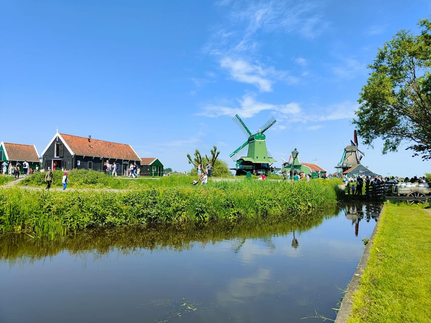 Excursion from Amsterdam to the windmills of Zaanse Schans - A cheese factory with a taste of the region