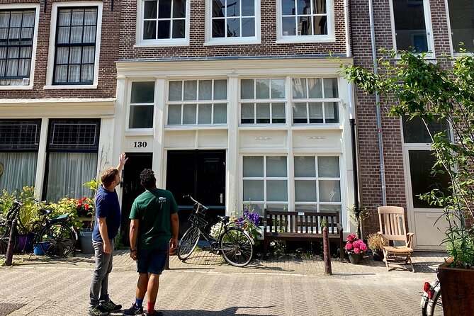 Explore hidden streets with friends - Nine Streets, shopping with more breathing room