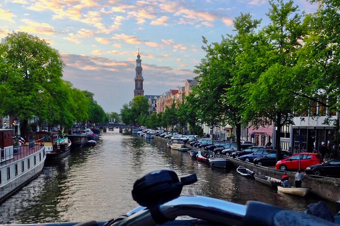 Explore hidden streets with friends - The Jordaan, where the walk becomes more personal