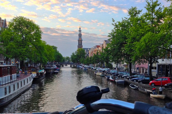 Explore hidden streets with friends - Private Tour - The Karthuizerhof and Amsterdam’s early social housing