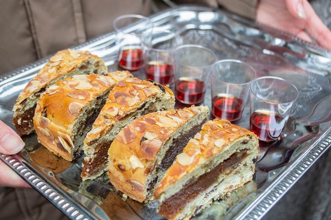 Food Walking Tour of The Hague - by Bites & Stories - The oldest church and The Hague’s city symbol