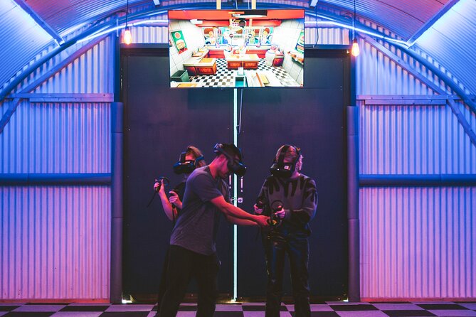 Free Roam VR in Amsterdam – Immerse Yourself in a Virtual World! - Teamwork, family fun, and group energy